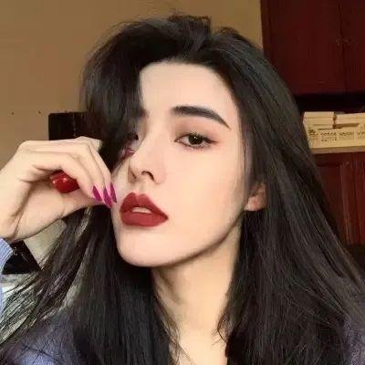 黑夜中的玻璃人偶